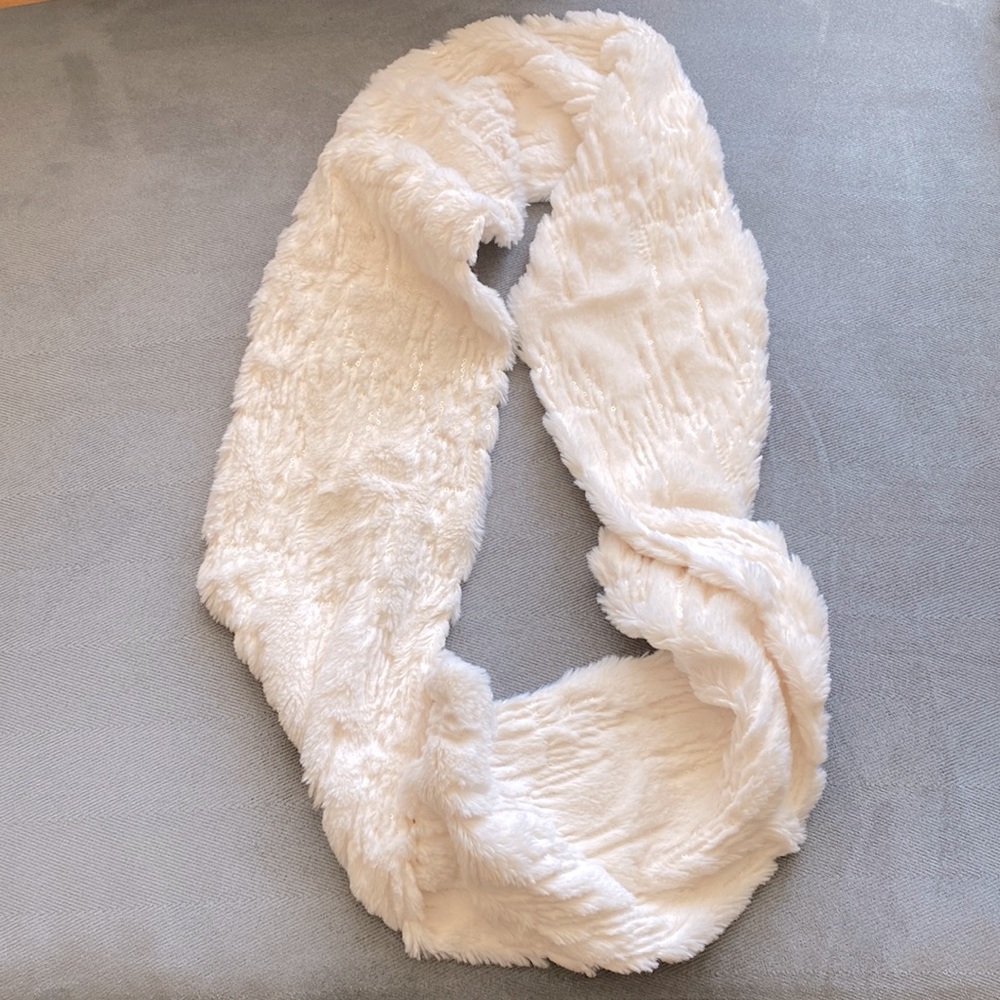 Neck Wrap/Scarf Creamy White Sequin NWT